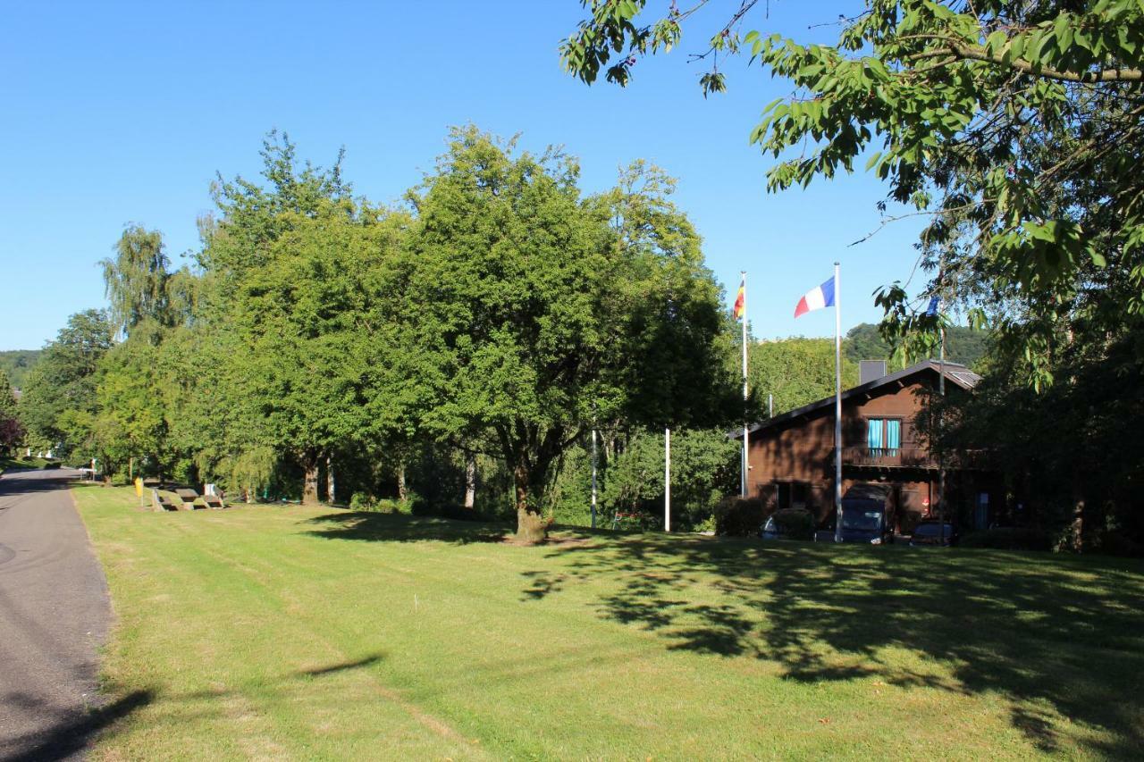 Au Bois Charmant Waulsort Exterior photo